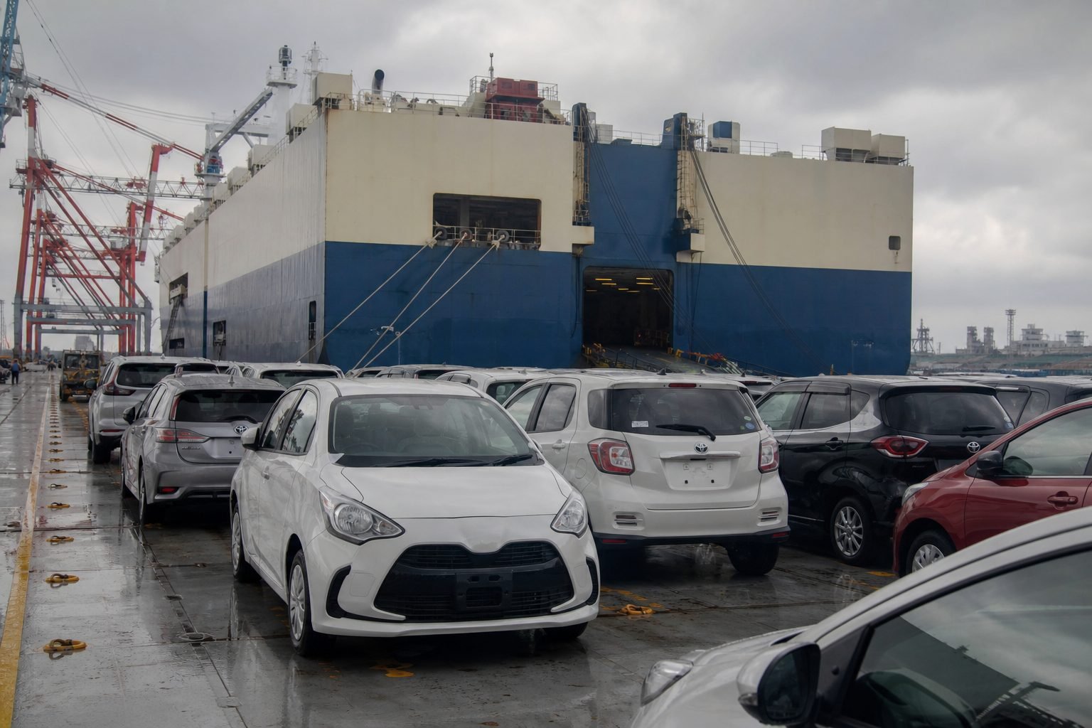 FOB vs CIF vs CNF: Japanese Car Export Prices Explained