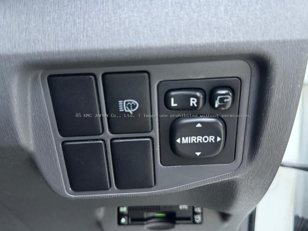2010 Toyota PRIUS S TAURING SELECTION — photo 8 of 31