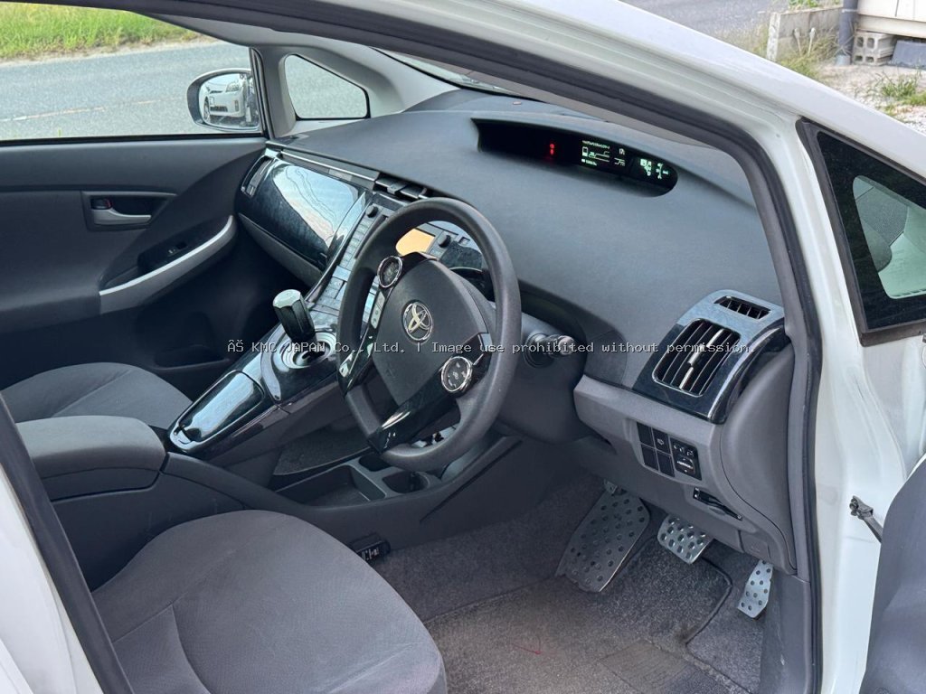 2010 Toyota PRIUS S TAURING SELECTION — photo 12 of 31