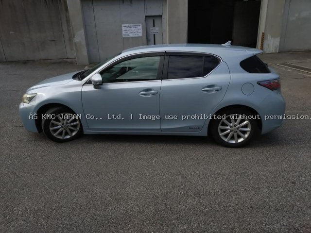 2011 Lexus CT200h VERSION C — photo 5 of 9