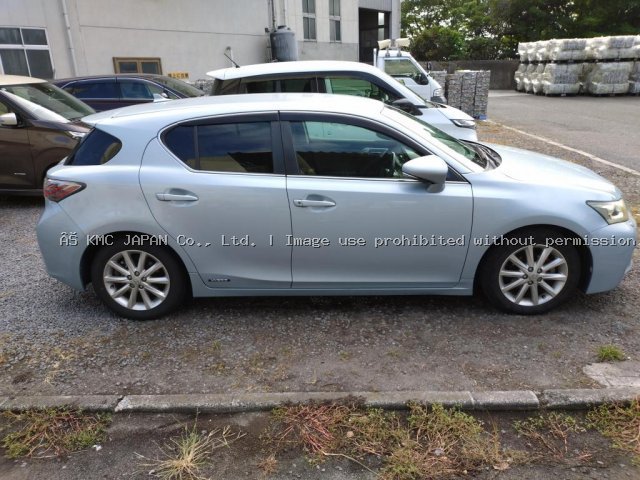 2011 Lexus CT200h VERSION C — photo 6 of 9