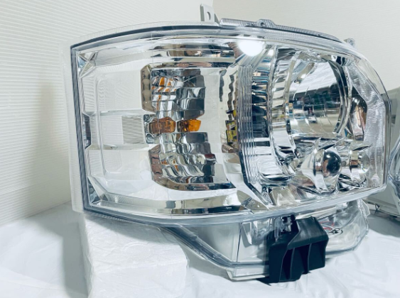 TRH200 Toyota Hiace Headlight (Type 4–7 / Halogen Models)