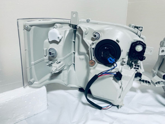TRH200 Toyota Hiace Headlight (Type 4–7 / Halogen Models)