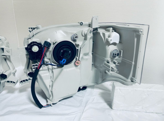 TRH200 Toyota Hiace Headlight (Type 4–7 / Halogen Models)